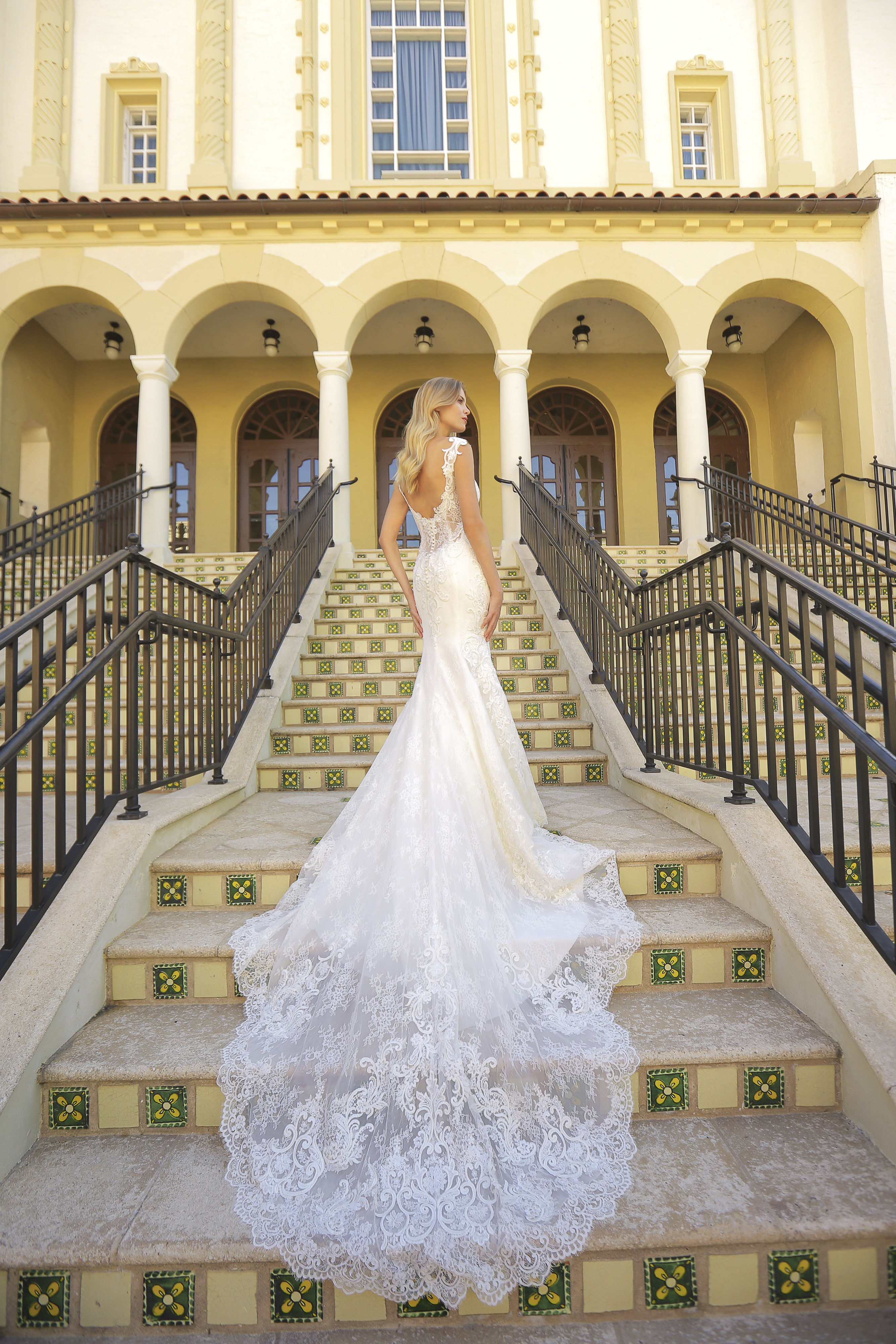 Ni sukker Venlighed Say Yes To The Dress”-stjernens egen kollektion af brudekjoler er kommet  til Danmark